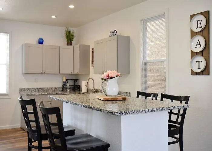 Holiday home Stunning Big Near Downtown North Shore & *