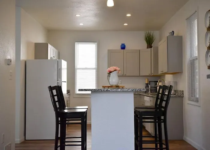 Stunning Big Near Downtown North Shore & *
