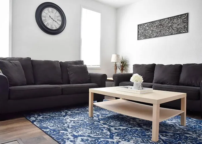 Holiday home Stunning Big Near Downtown North Shore &