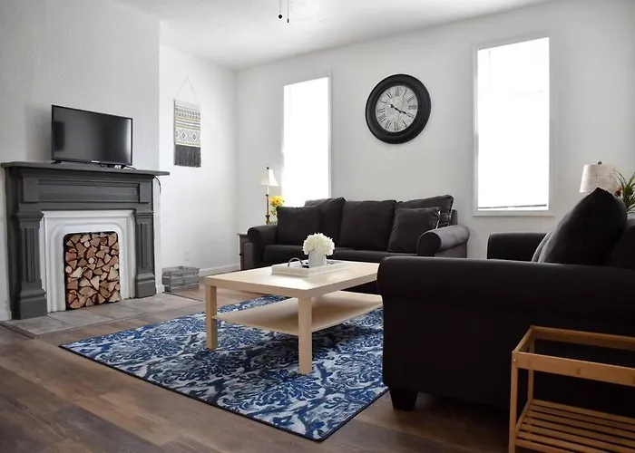 Stunning Big Near Downtown North Shore & Holiday home Pittsburgh