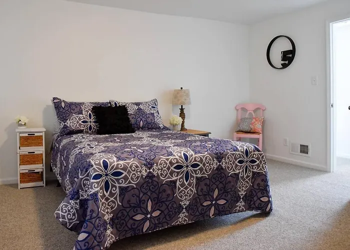 Stunning Big Near Downtown North Shore & Holiday home Pittsburgh