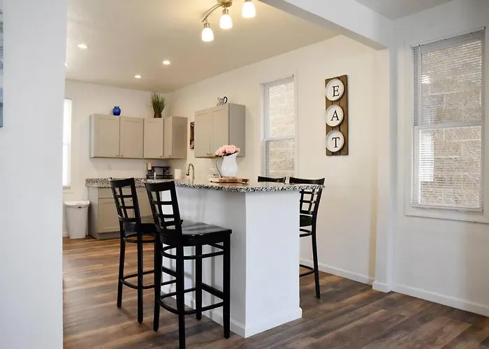 Stunning Big Near Downtown North Shore & Holiday home Pittsburgh